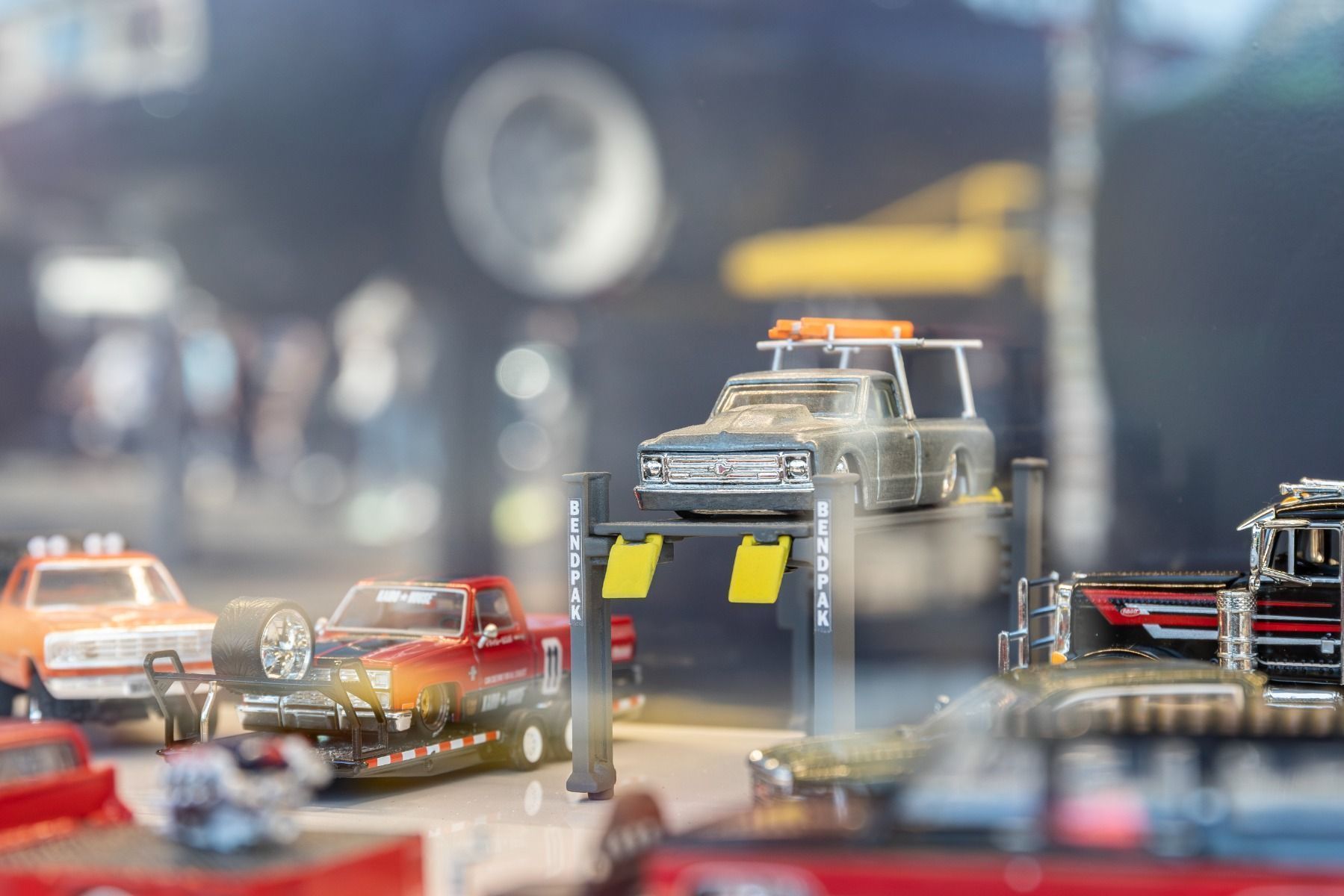 BendPak 4-post lift at 1/64th the size!