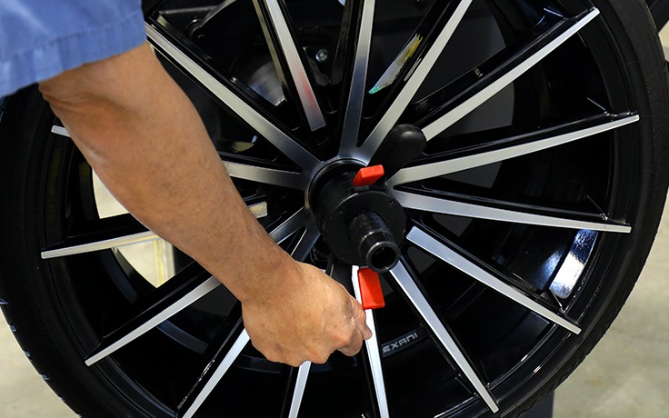 Non-marring quick-nut adapter and rear pressure cup for secure wheel mounting on DST30PX